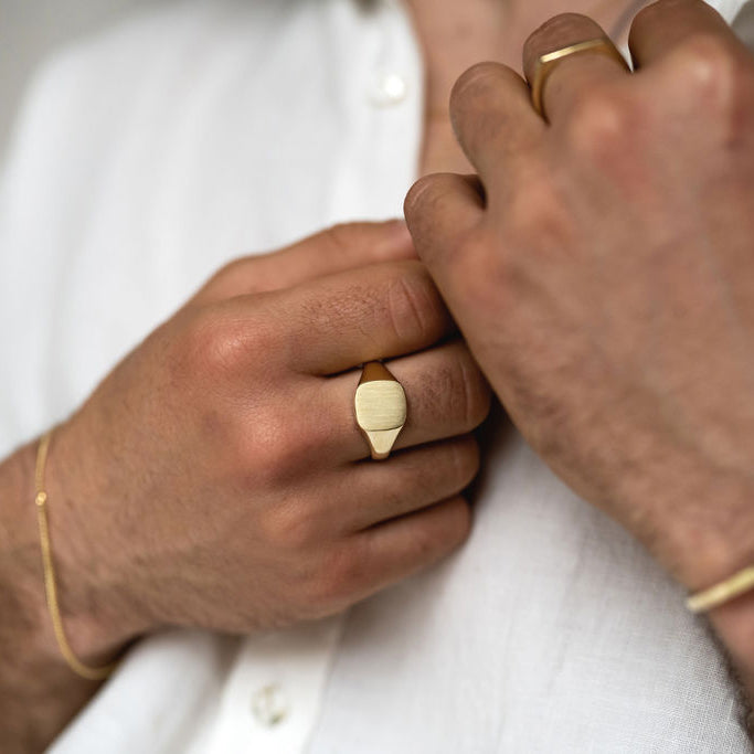 Classic Signet Ring - Gold 14k