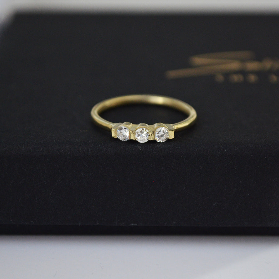 Five diamond ring - Gold 14k & Diamonds