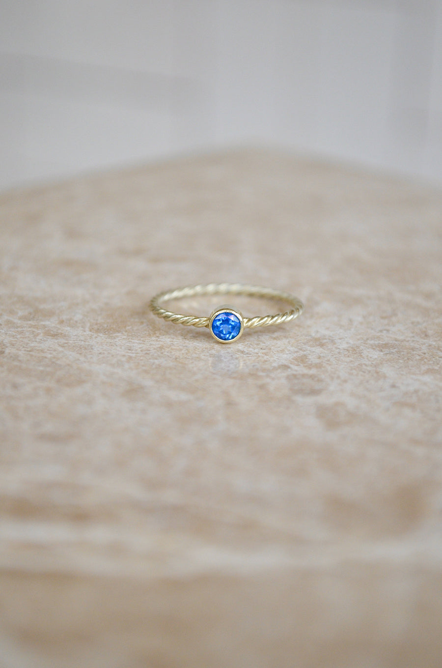 Ice Blue Topaas Ring - 14k goud